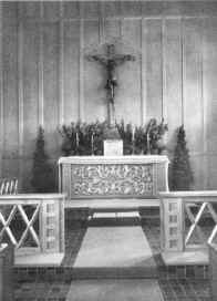 Chorraum der Bruderklausenkapelle von Mselbach im Jahre 1955.