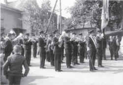 Der Musikverein Müselbach /Bregenzerwald auf dem Schäfle-Platz in Müselbach /Schweiz, 07. Juni 1965
